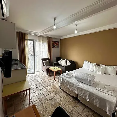 Taksim Holıday ınn Suıte Otel *